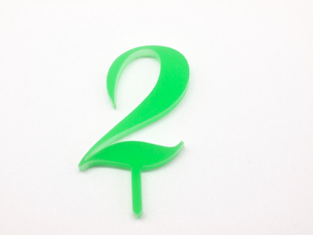 číslice na dort vyříznutá z 5mm silného zeleného plexiskla